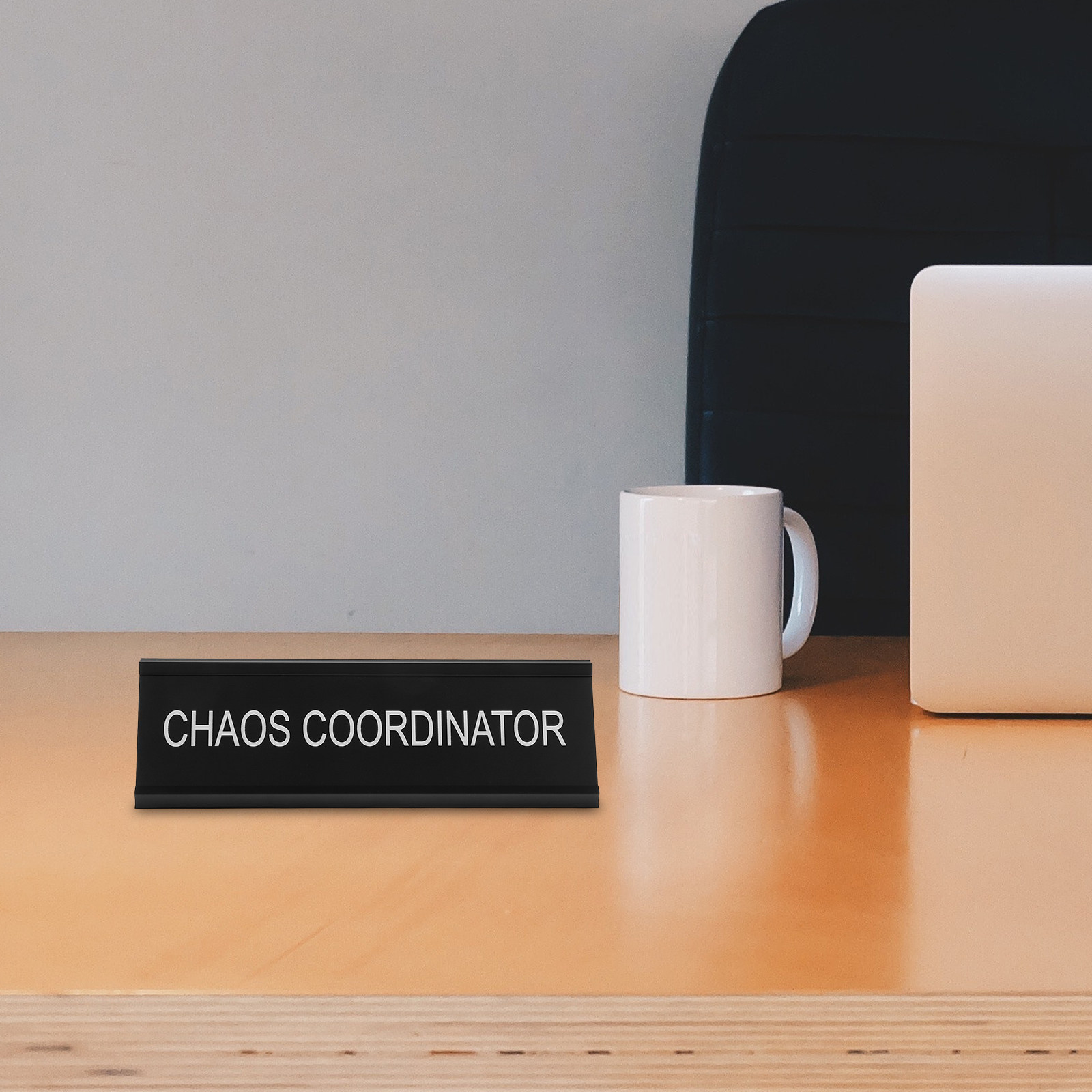 Desk Name Plate - L-förmige Aluminium-Schreibtischtafel Chaos-Koordinator Büro-Namensschild Lustiges Schreibtisch-Dekorschild